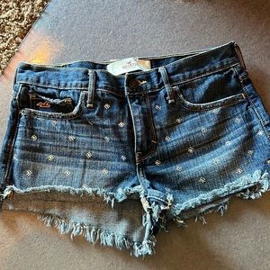 Super cute Hollister cut offs with Kristel flowers size 5